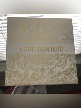Christian Dior holiday box 2023
